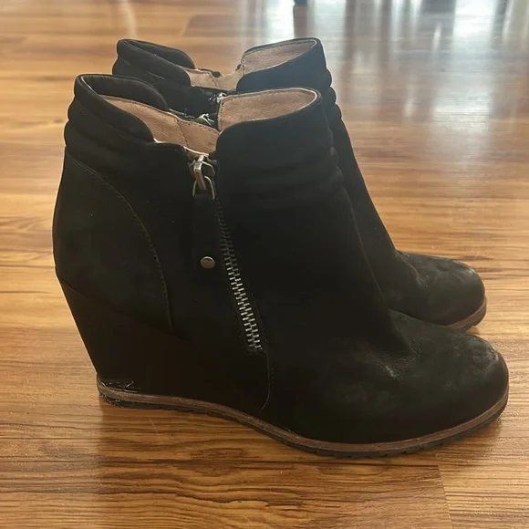 Gorgeous pair wedge black booties biala brand leather upper size 7 comfortable - Picture 3 of 10